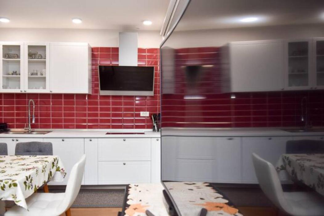2Bdr Apt With Cathedral View - Excellent Location Apartment Сараево Екстериор снимка